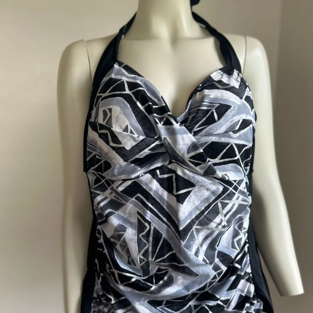 fashion bug 20w Black and White Geometric Halter swim top